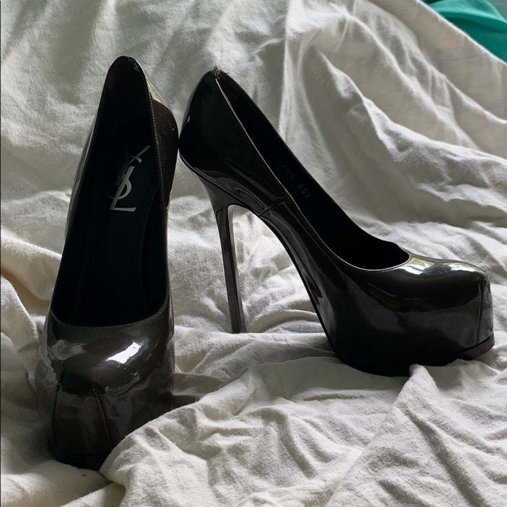 Yves Saint Laurent Grey Leather Platform Pumps